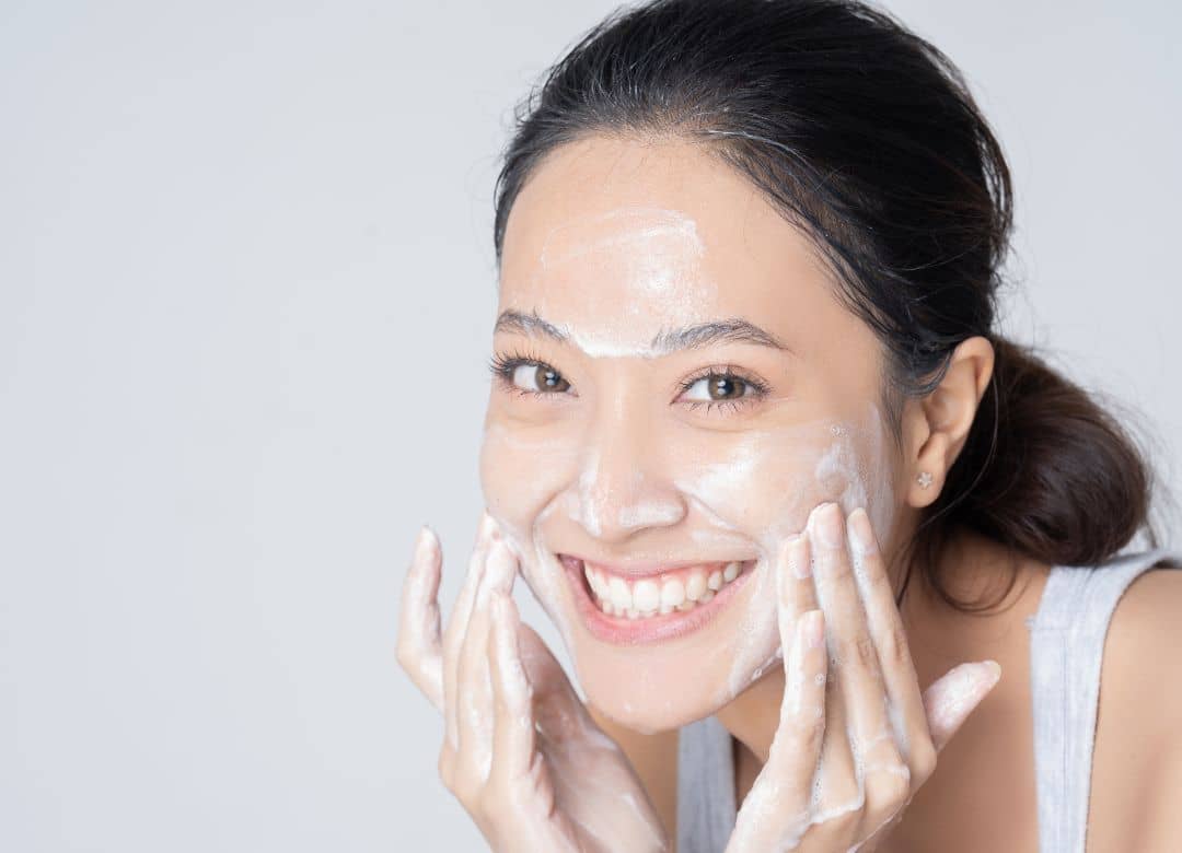 Cách làm sạch da mặt cho da trắng sáng chỉ với 5 bước! • Hello Bacsi